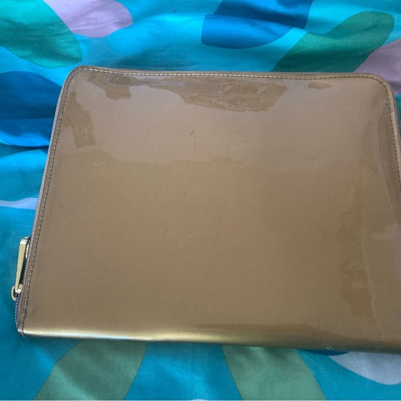 Ted Baker Gold Vinyl Black Bow Tablet Sleeve Case, rare hard to find - Picture 4 of 6